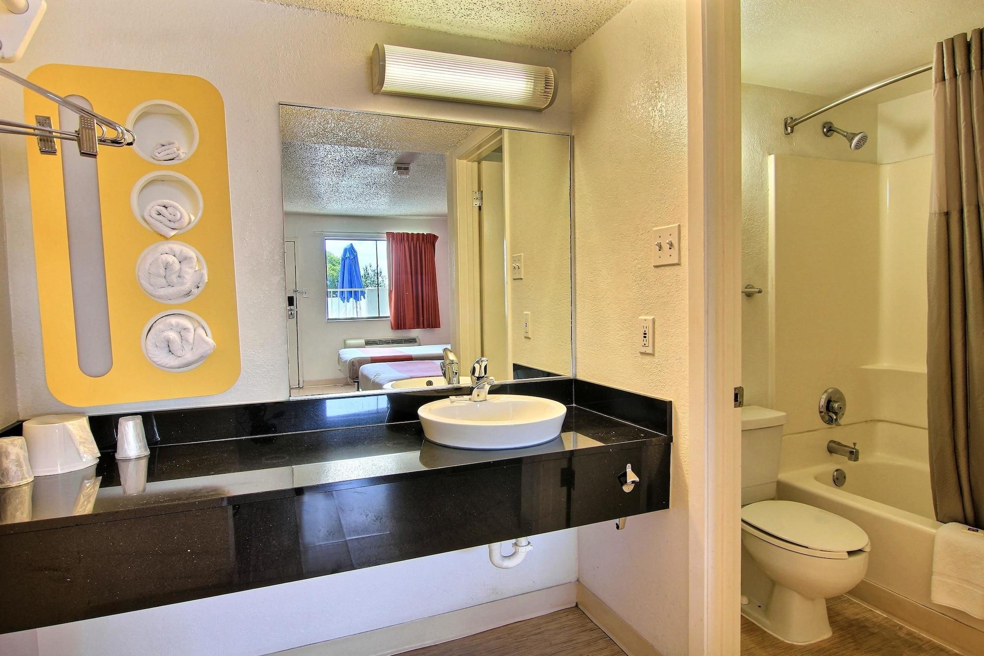Motel 6-Austin, Tx ภายนอก รูปภาพ